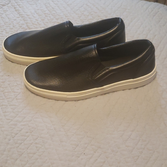 Shoes - Picture 3 of 5